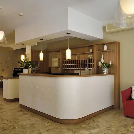 Hotel Les Flots Bleus 3*