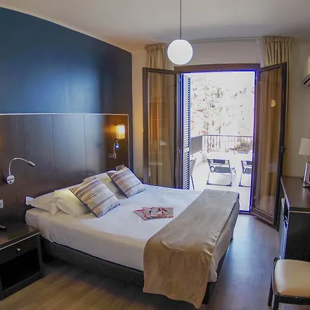 Les Flots Bleus Hotel 3*