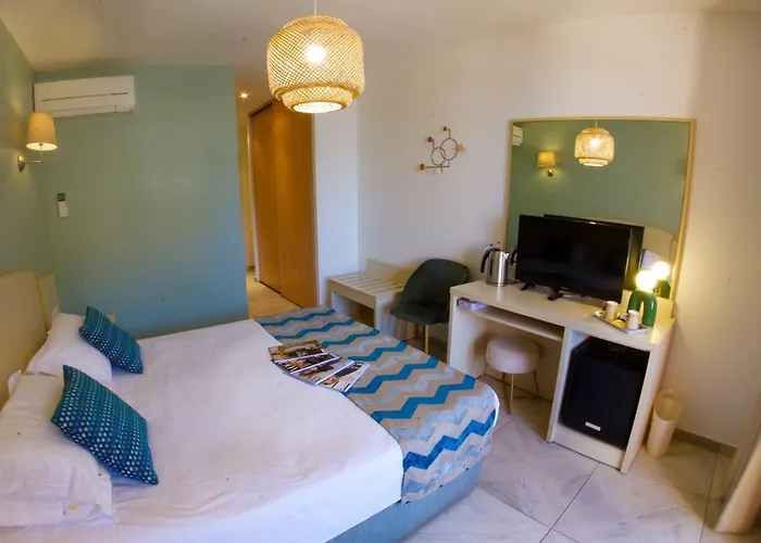 Les Flots Bleus Hotel