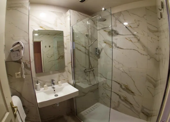 Hotel Les Flots Bleus 3*