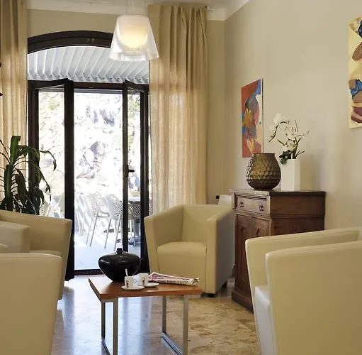 Hotel Les Flots Bleus 3*