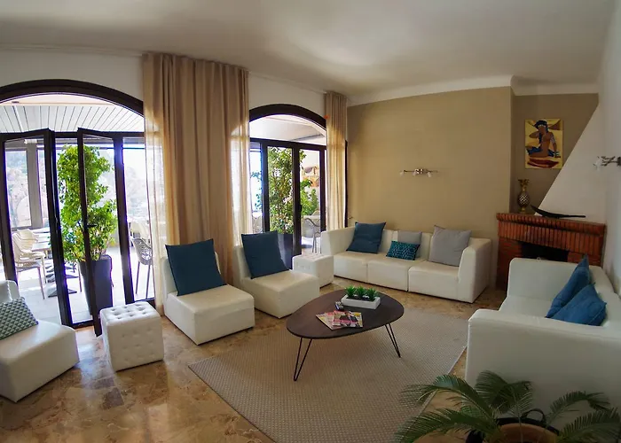 Les Flots Bleus Hotel 3*